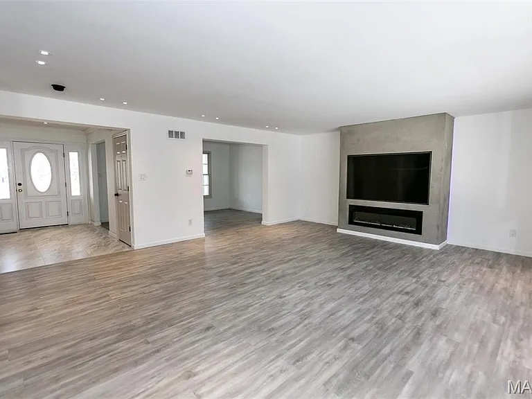 822 Emerald Place Dr — Photo 12