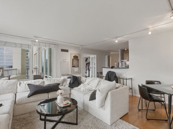345 Lasalle Ave #3202