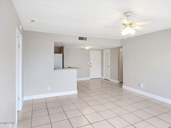3rd image of 223 Columbia Dr APT 302
