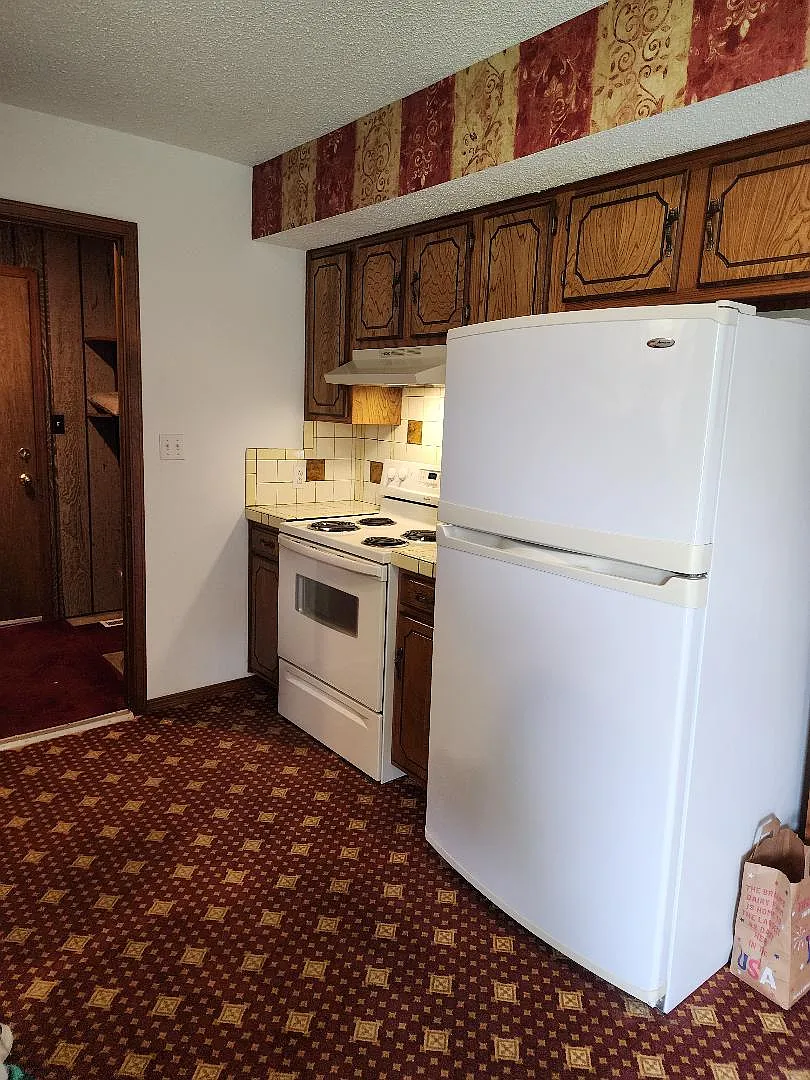 2 bed, 1000 sqft, $695 — Photo 2