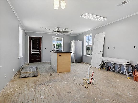 3rd image of 1048 Lebeau St