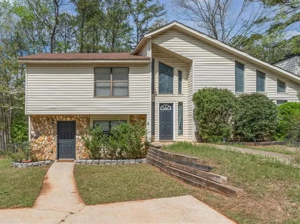 6820 S Lakewood Ter, Douglasville, GA 30135