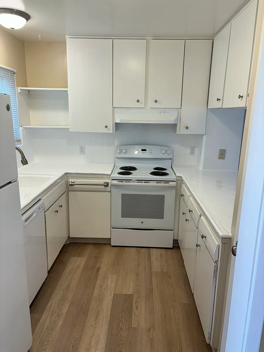 Building Photo - 100 Oak Rim Way #6
