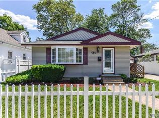 206 Windsor Pkwy, Hempstead, NY 11550