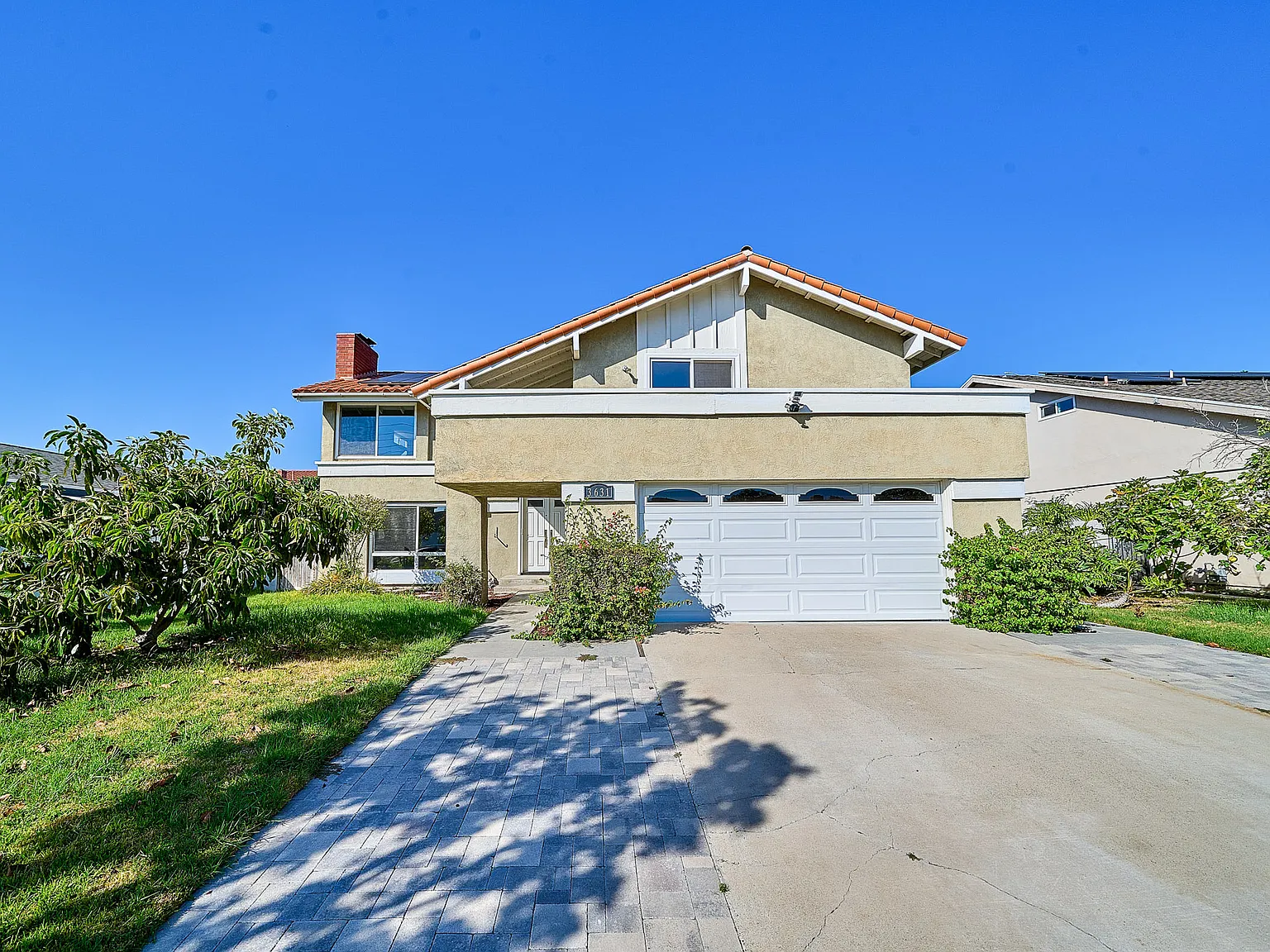 5 bed, 2400 sqft, $6,400 — Photo 1