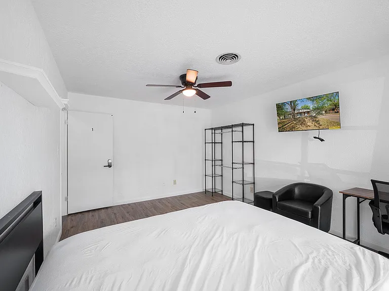 Cooper Dr — Photo 1