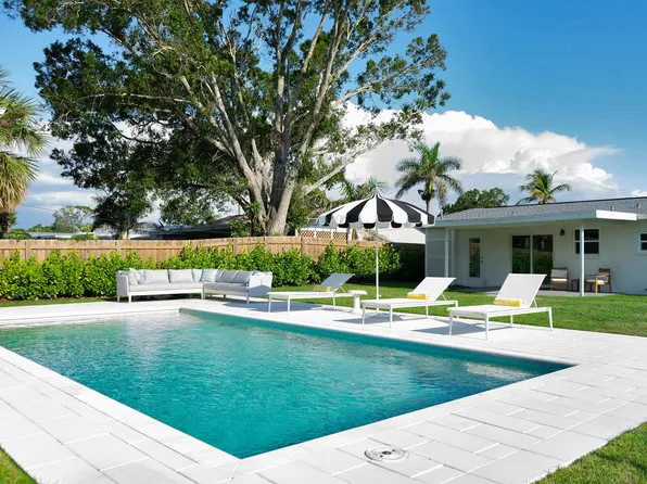 1017 Cooper Dr, Naples, FL 34103