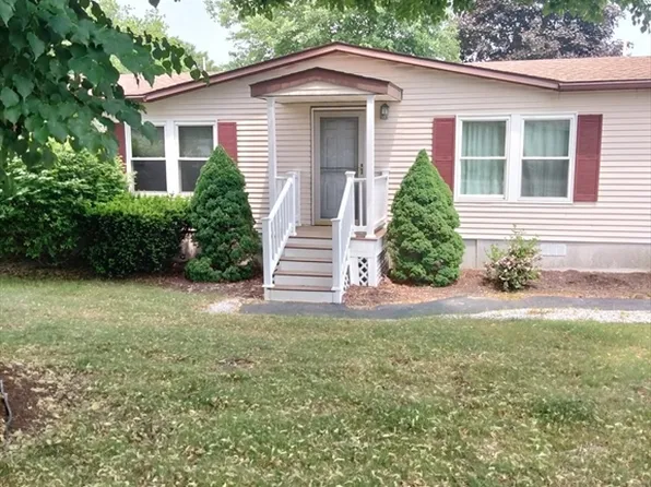 48 Leisurewoods Dr, Rockland, MA 02370