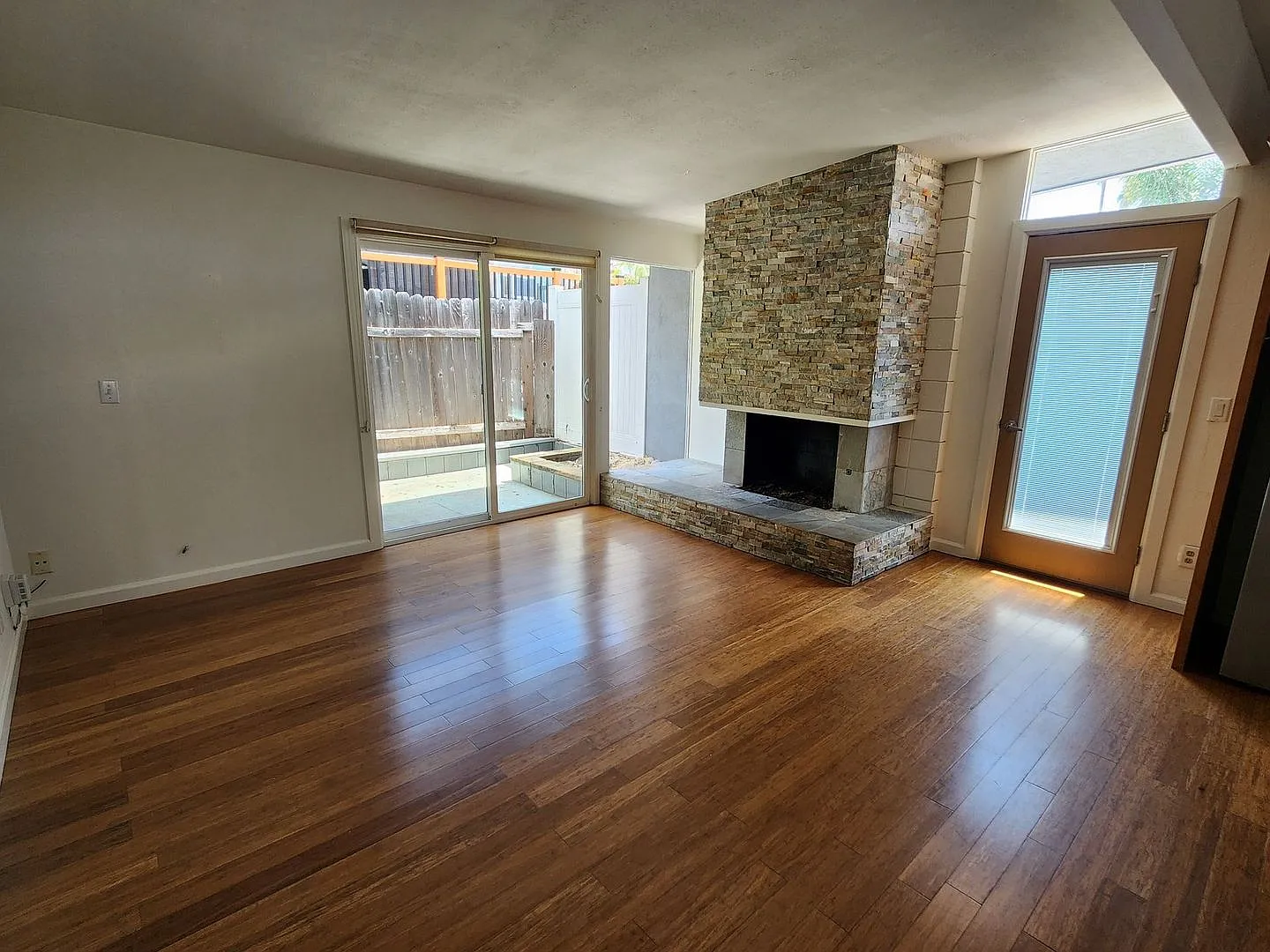 5015 - Avenida Santa Barbara 310 — Photo 3
