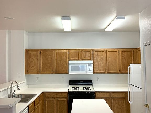 2nd image of 2600 Living Rock St