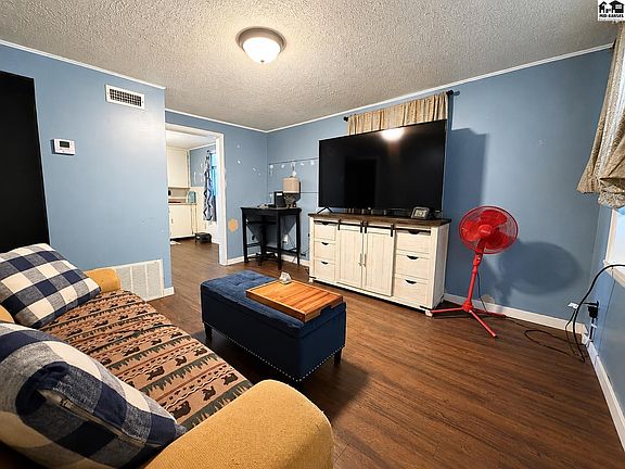 4th image of 101 E Avenue A