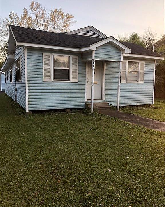 1st image of 908 Alamo St