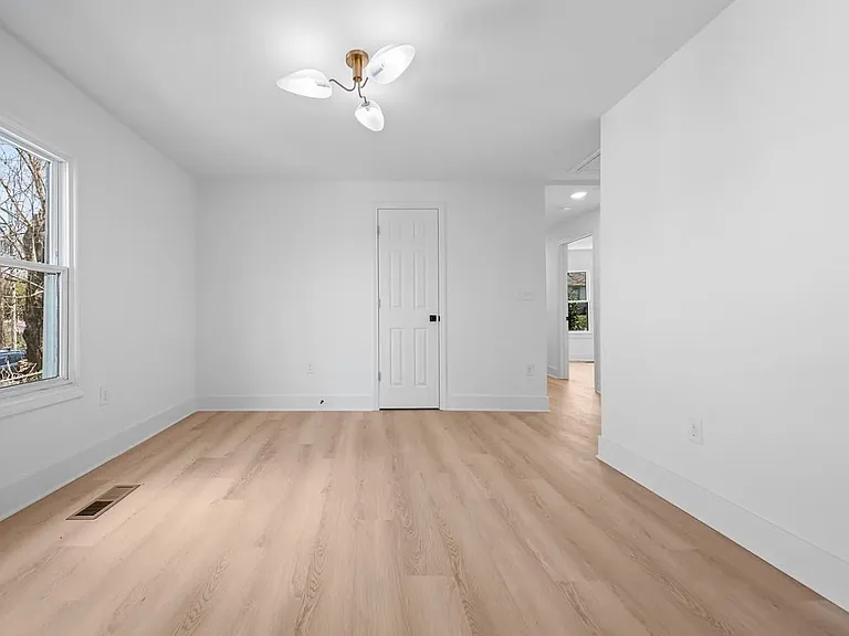 2115 Carter St — Photo 16