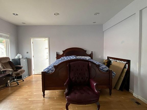 3rd image of 3701 N Broadway St