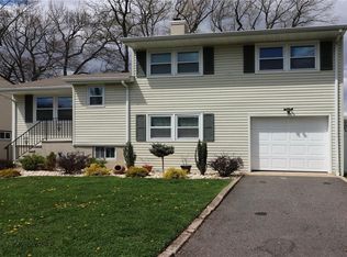 16 Neptune Pl, Colonia, NJ 07067