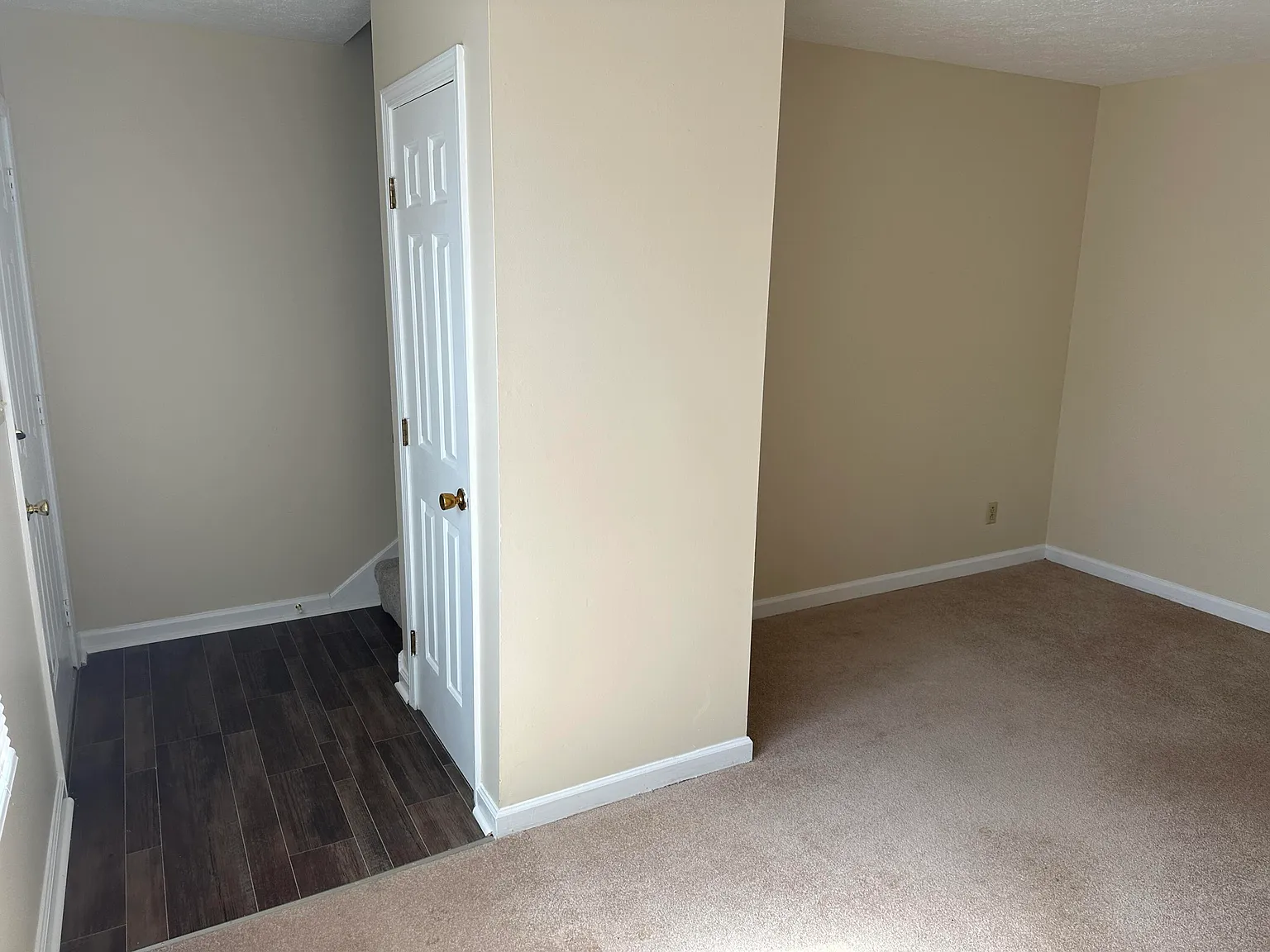 2 bed, 1.5 bath, 1056 sqft, $895 — Photo 3