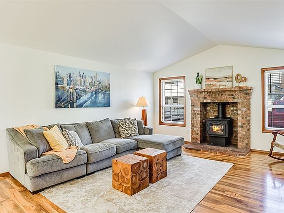 3rd image of 505 Corrin Avenue SE