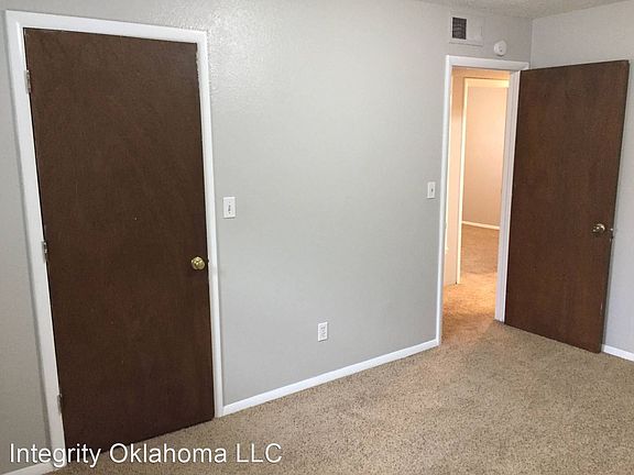 5th image of 3913 N Rockwell Ave #243