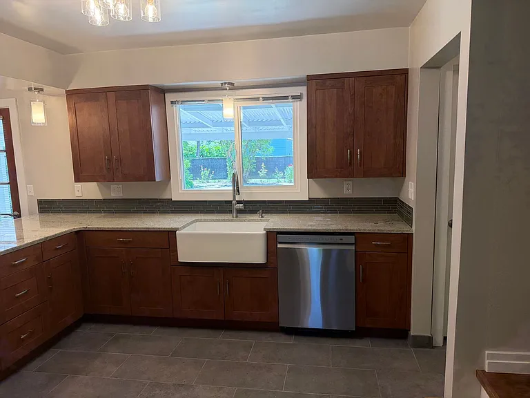 1331 G St — Photo 9