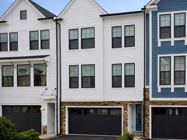 25470 Hartland Orchard Ter, Chantilly, VA 20152