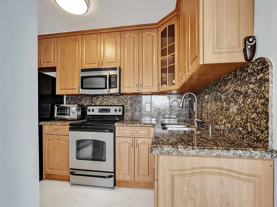 1439 Ocean Blvd #304