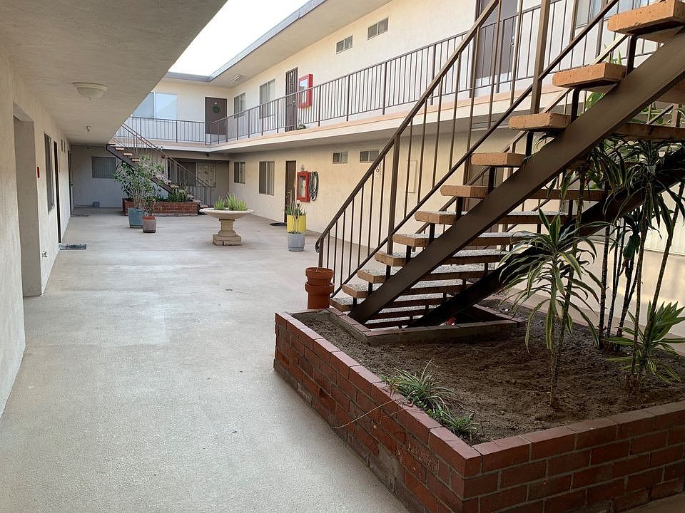 Building Photo 3