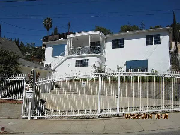 4 bed, 2300 sqft, $5,500 — Photo 1