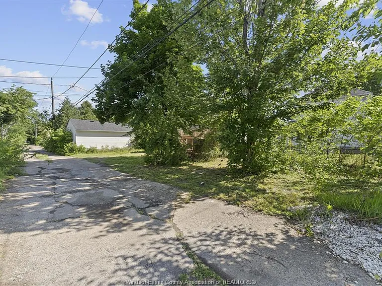 371 Curry Ave — Photo 37