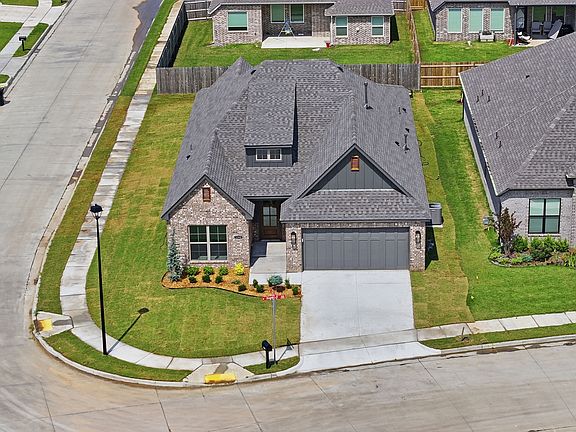5th image of 1200 Dogwood Ave
