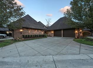 9095 S Saginaw Rd APT 23, Grand Blanc, MI 48439