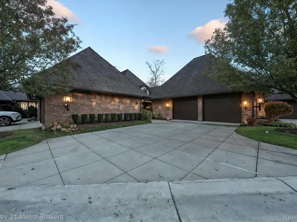 9095 S Saginaw Rd APT 23, Grand Blanc, MI 48439