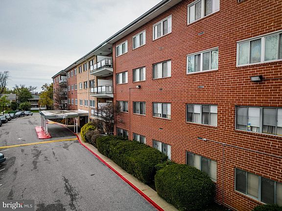 5th image of 3737 Clarks Ln #405