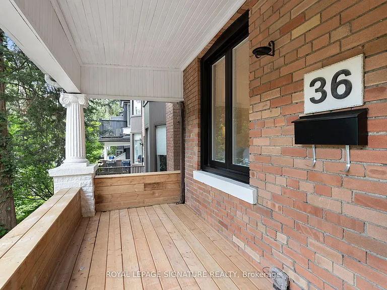 36 Tennis Cres #UPPER — Photo 2