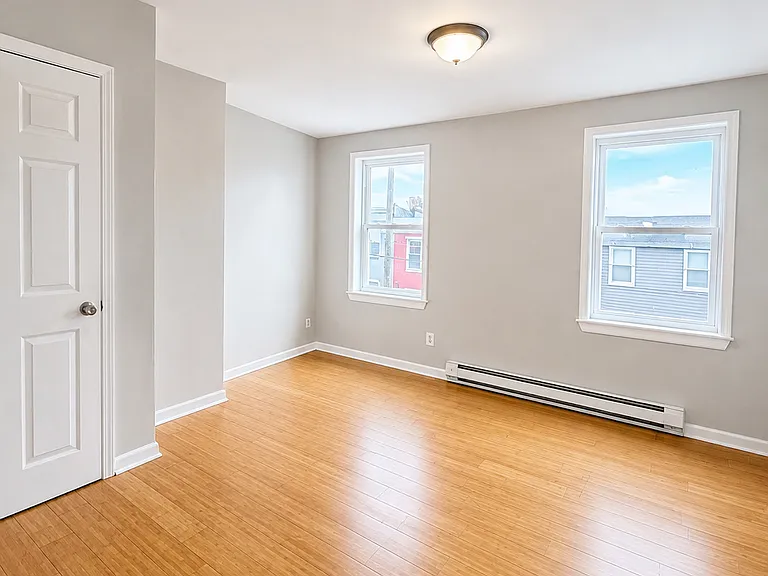 2033 W Oxford St — Photo 18