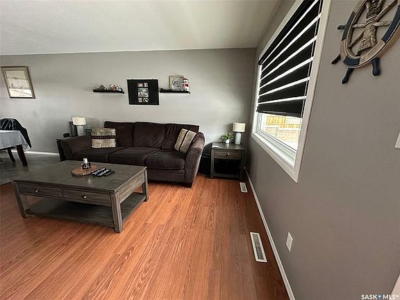5th image of 1723 McCormick Cres
