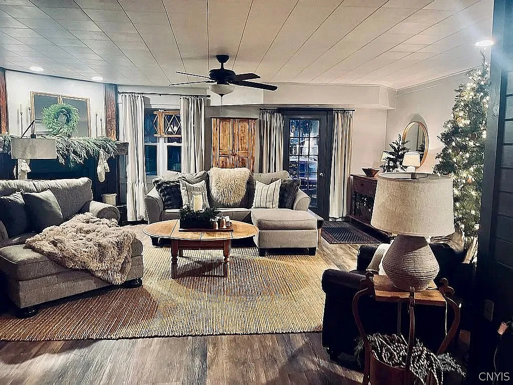 2 bed, 1.0 bath, 1380 sqft, $1,650 — Photo 3