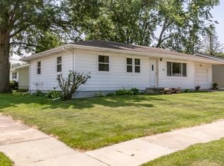 41 25th Ave SW, Cedar Rapids, IA 52404