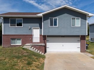 848 Barker Ln, Lincoln, NE 68521
