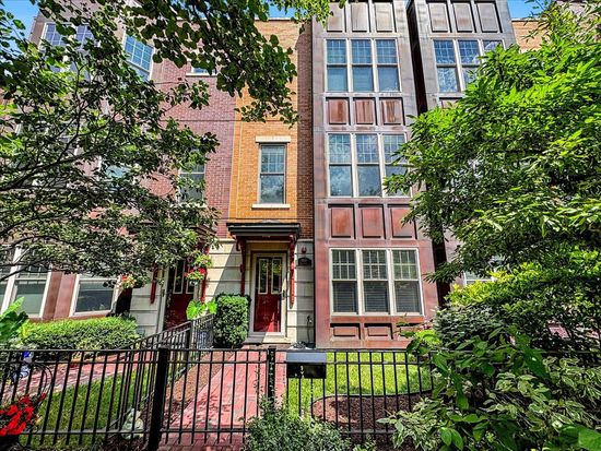 3010 W Newport Ave, Chicago, IL 60618
