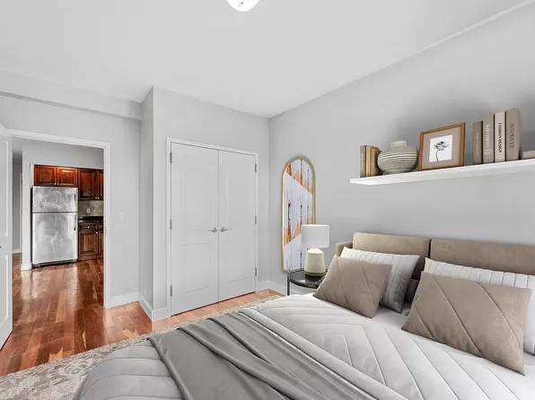 2205 Third Avenue 6A image 3 of 9