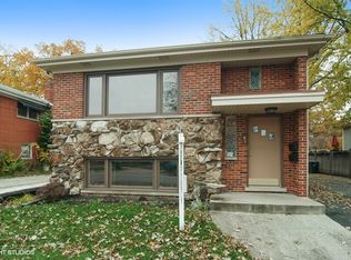 69 E Quincy St, Riverside, IL 60546