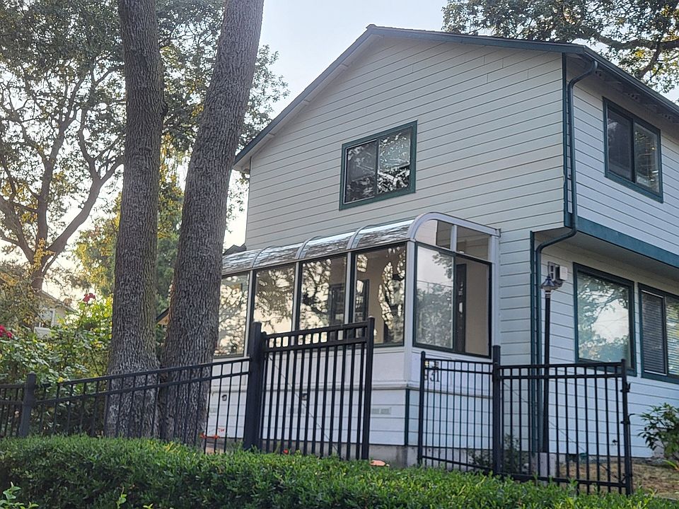 1st image of 931 SE Jensen St