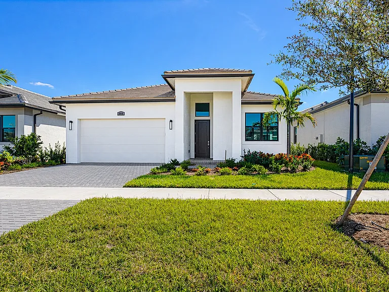 9155 SW Esule Way — Photo 1