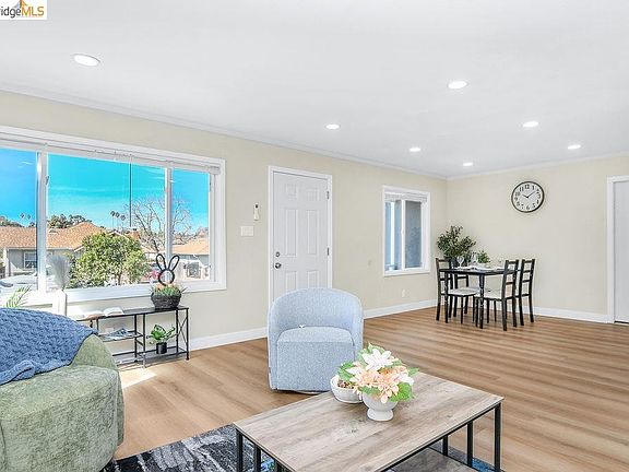 5th image of 1012 Pine St