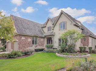 73 Forest Gate Cir, Oak Brook, IL 60523