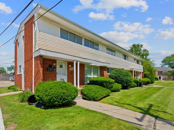 20925 Kingsville St, Harper Woods, MI 48225