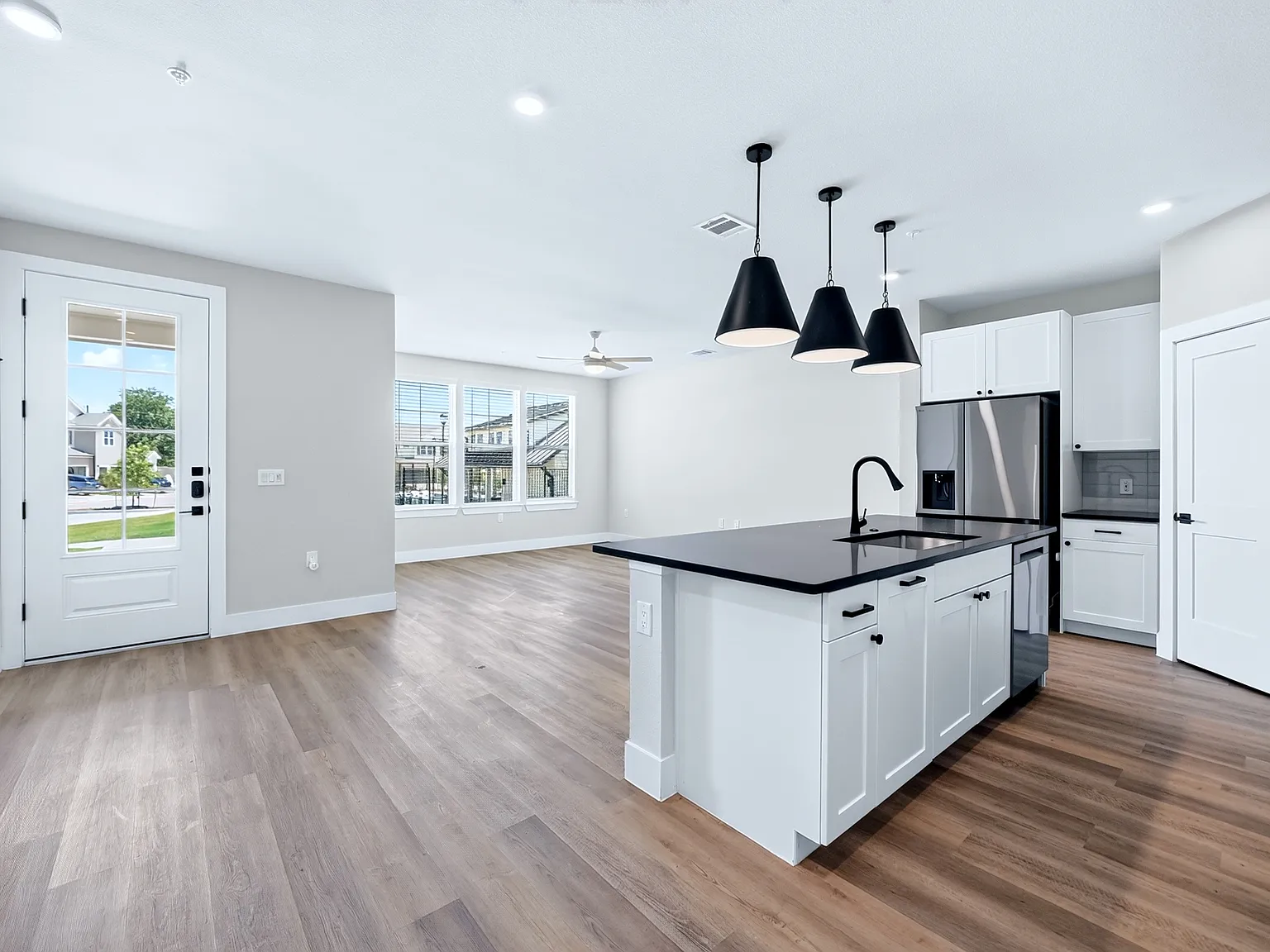 3 bed, 2.5 bath, 1865 sqft, $2,655 — Photo 4