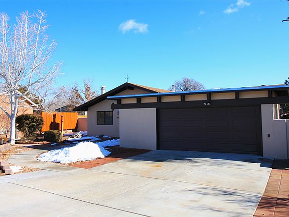 4th image of 446 Connie Ave