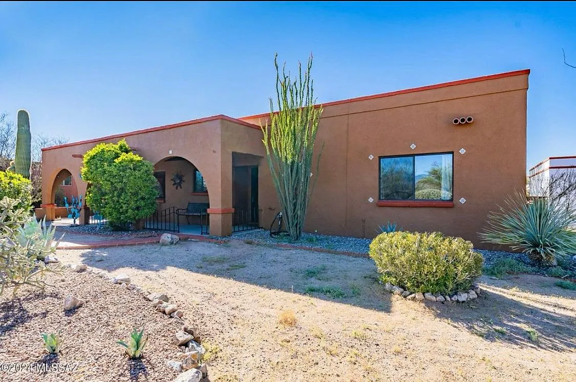 580 S Corpino De Pecho — Photo 2