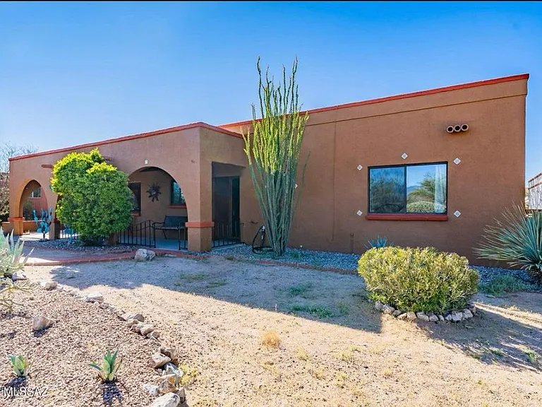 580 S Corpino De Pecho — Photo 2